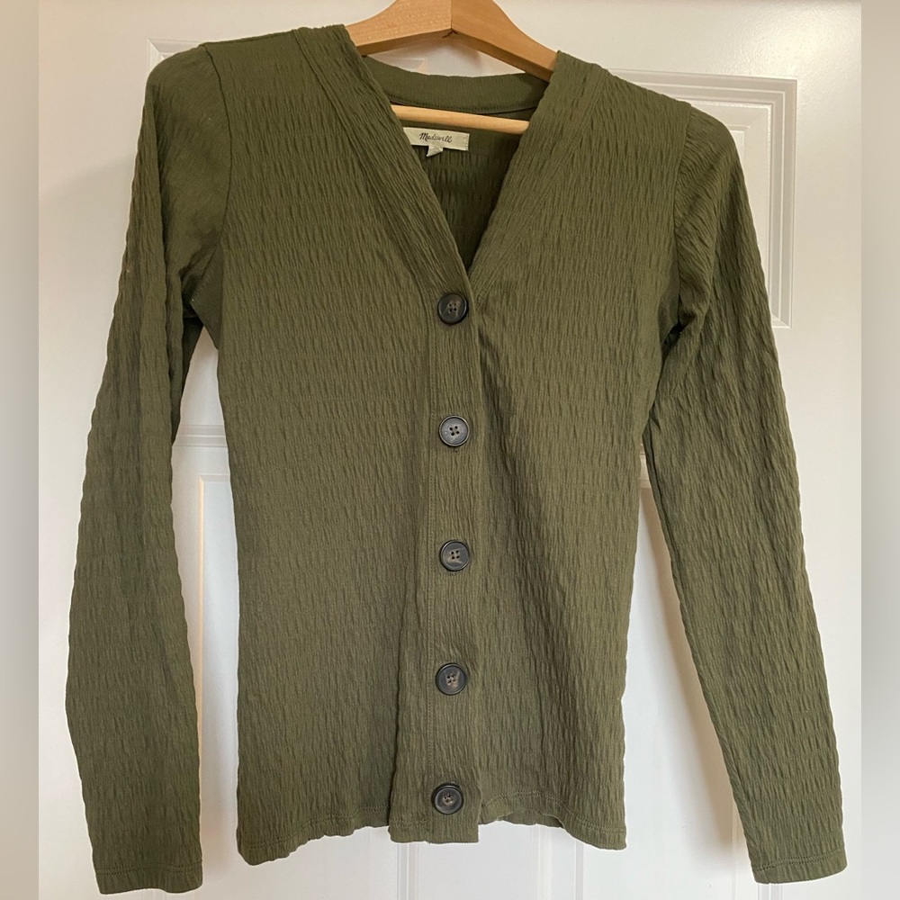 Madewell olive green, cotton/poly, button down shirt. Women's small.